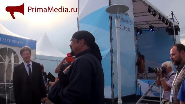 Стивен Сигал на Восточном экономическом форуме во Владивостоке смотреть онлайн