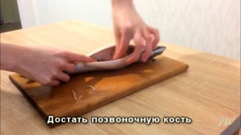 Как почистить скумбрию для запекания. Как вынуть хребет скумбрия без отризания голови.