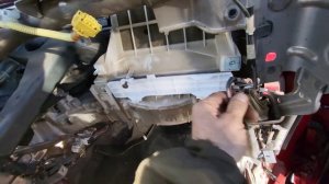 Замена радиатора печки на Mitsubishi Pajero 4 в "AS" автостудия Алматы.