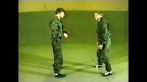 Боевое самбо - защита от захватов за одежду с последующей атакой (ч1)