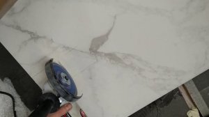 Ура, к новому году успели.Фартук из керамогранита на кухне.