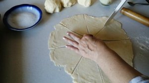 Песочные рогалики с повидлом.