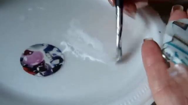 How to MAKE A ROUND PENDANT FROM NEWSPAPER FLYERS, recycle project, paper beads смотреть онлайн