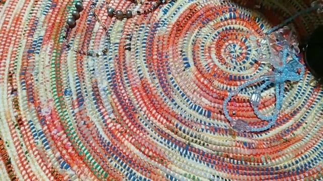 DIY. Полезные поделки из бросовых бусин и бисера. Цепочки для очков "Четыре сезона" ❄️??? смотреть онлайн