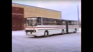 Новоуральск. 1994 г. Два новых автобуса Икарус.