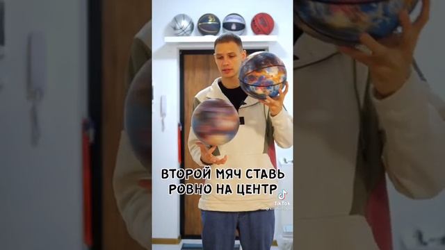 Как научиться крутить два мяча на пальце