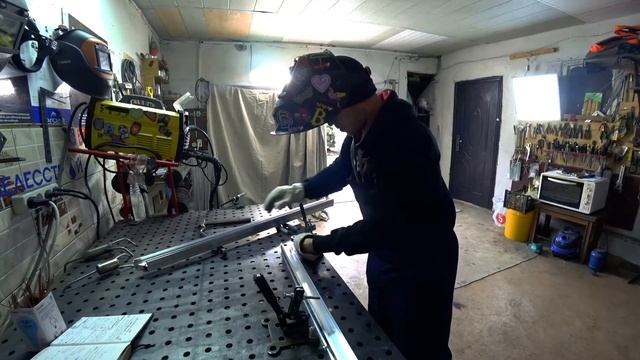 Парящие световые линии в натяжные потолки. Сварка алюминия аргоном. смотреть онлайн