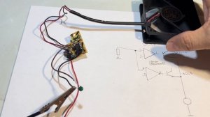 Эта плата из блока питания управляет мотором но для чего ей термистор?