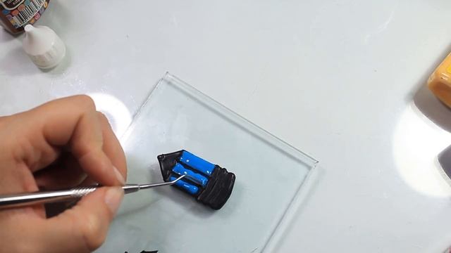 Делаем значки (броши) из полимерной глины на школьную тематику / Брошь карандаш и осенний листок