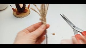 Поделки из шишек: Баба-Яга и Леший