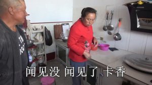 女兒燉排骨，大黑誇媳婦咋“翻車”？又拍馬屁！逗得女兒笑出聲【泥土大黑】