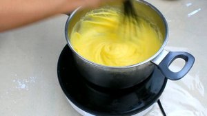 Торт Наполеон с карамельным кремом. Коржи для наполеона. Карамельный крем.