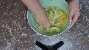 Куриные котлетки с кабачком и манкой