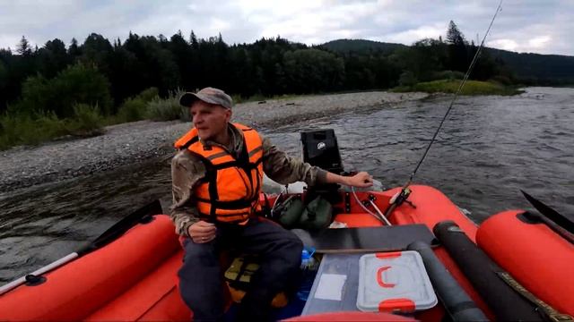 СПЛАВ ПО ГОРНОЙ РЕКЕ КИЯ 2022 /ЧАСТЬ 2/ВСТРЕЧА НА РЕКЕ/ХОРОШИЙ УЛОВ #путешествие #хариус #рыбалка смотреть онлайн