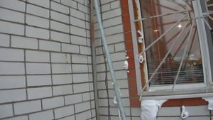 Утепление домов по фасаду. Жидкий пенопласт из Пеноизола в зазоры стен.