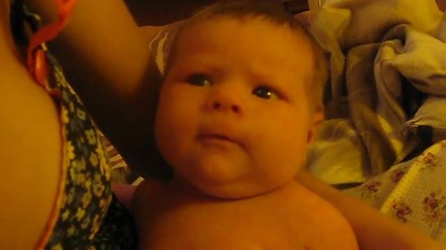 Валя агукает и смотрит серьезно смотреть онлайн