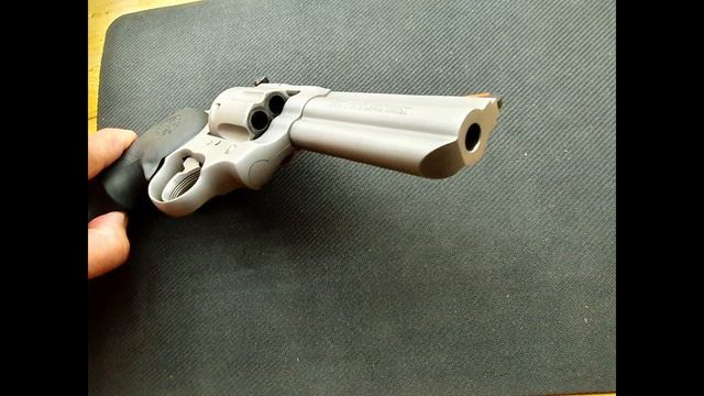 PRESENTATION DU COLT KING COBRA 357 MAGNUM смотреть онлайн