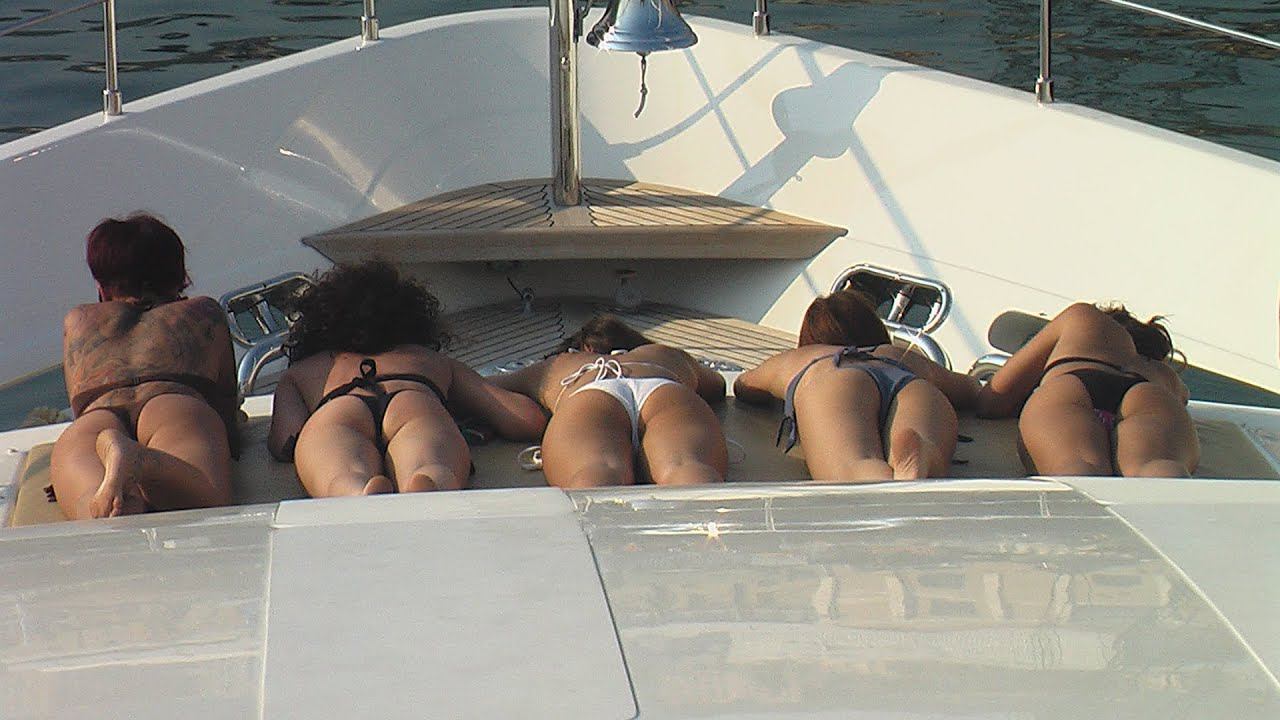 Кастинг стюардесс на яхту.