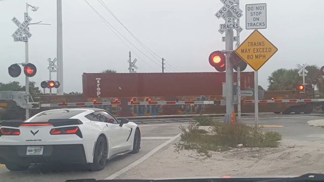 FEC TRAIN 950 @ Walton Rd Crossing @ 6:37pm 8/11/22 смотреть онлайн