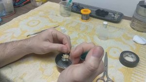 Чистка резисторов, регуляторов громкости, аттенюаторов, переменных резисторов - химией.
