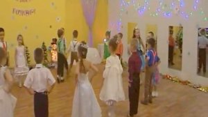 Новогодний танец "Слышишь, кто-то идет". Д/с № 42 "Пингвинчик", г. Верхняя Салда.