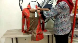 KEMEJA BATIK SILKY PASANGAN RED VIDEO