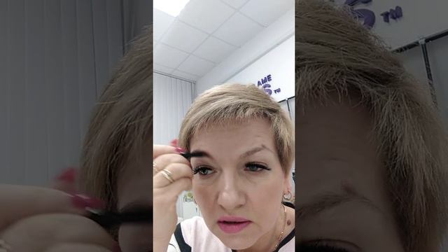 Помада для бровей The One+код 37739 . Коричневый. смотреть онлайн