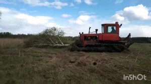 Утонул трактор Дт-75Н на расчистке заросшего поля кустарниками