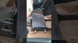 Замена радиатора отопителя Валдай)))