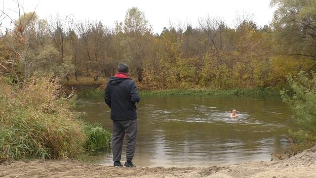 Купание в реке Ворона/ вода 7 градусов/ 11 октября 2023 смотреть онлайн
