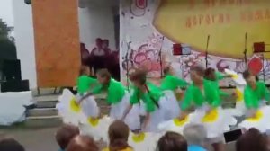 №1 Танец с ромашками. Летний танец