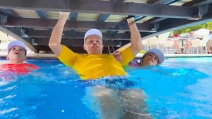 24 часа в бассейне