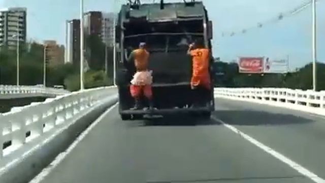 Когда ты тащишься от своей работы! Супер работа! смотреть онлайн