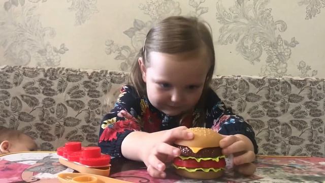 Играем готовим вместе, мультик для детей, принцесса Анаит гамбургер хот-дог игра play kid смотреть онлайн