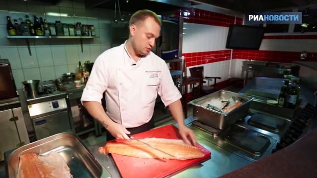 Как разделать тушу лосося на филе Мастер класс от шеф повара смотреть онлайн