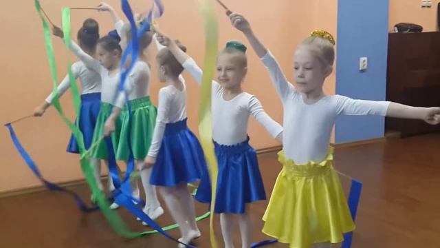Спортивный танец с лентами МБДОУ детский сад № 3 "Светлячок" Новосибирская область г. Обь