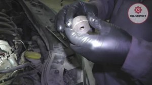 Использование специальной оправки для установки сальника распределительного вала впускных клапанов