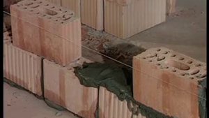 Возведение стен из кирпича