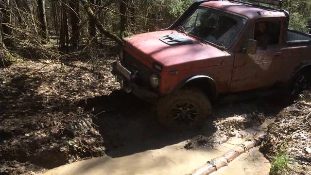 Самодельный квадроцикл из Оки вытащил из грязи Ниву смотреть онлайн