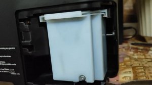 EPSON L3251.  Есть ли у него памперс (абсорбер) для отработанных чернил? Ответы на вопросы.