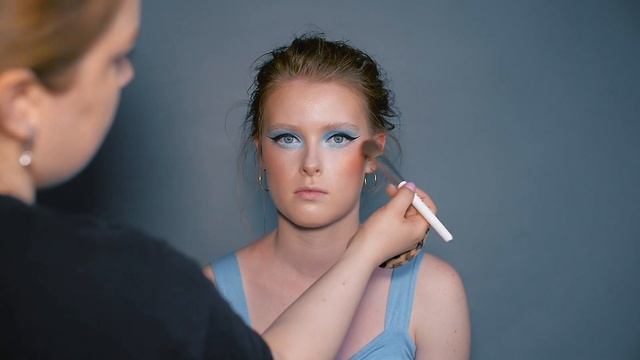 MAKEUP tutorial 2 | Голубые тени с креативными стрелками | Blue eyeshadows with creative eyeliner смотреть онлайн