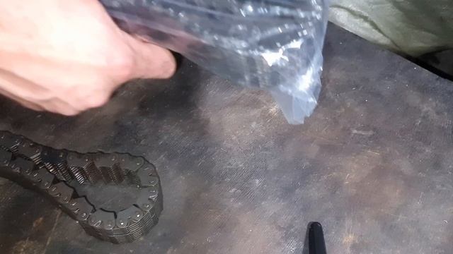 Распаковка оригинальной цепи раздаточной коробки на Toyota Hilux Surf KZN185 1KZ-TE смотреть онлайн