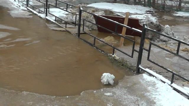 17.12.2015 Прорыв канализации на ул Сыртлановой, 5 03431 смотреть онлайн