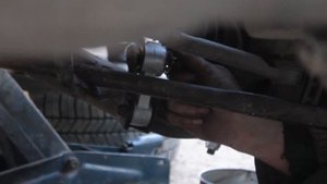 Subaru Forester SF5. Ремонт подвески часть 2/3. Замена втулки и стойки переднего стабилизатора.
