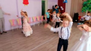Детский танец "Васильки" Выпускная группа в детском саду