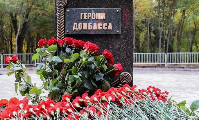 Мы все под Богом в этом мире ходим. Стихи. Автор Юрий Волков. Памяти Евгения Вилькосс.