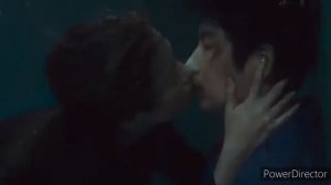 А внутри у него розы темно алые❤️дорама: цветок зла ❤️