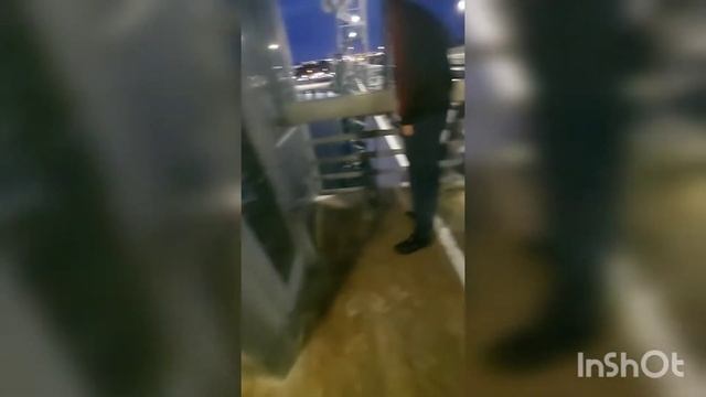 Прозрачный музыкально-говорящий лифт Стальной Канат 2017 г.в на двух языках на Ворошиловском мосту