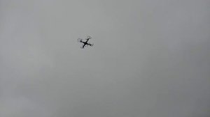 Полет квадрокоптера FY328