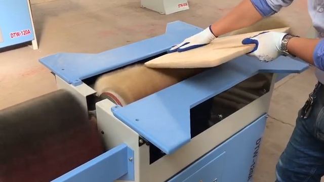 Станок шлифовальный с 3-мя лепестково-щёточными барабанами DTW 120A смотреть онлайн